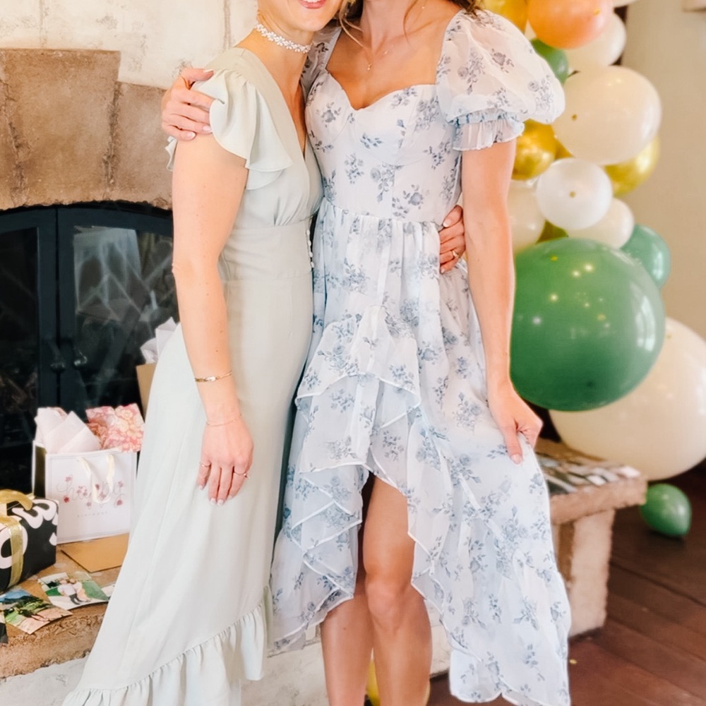 Puff-sleeve dress
